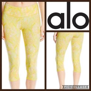 alo yoga airbrushed capris size LG $25